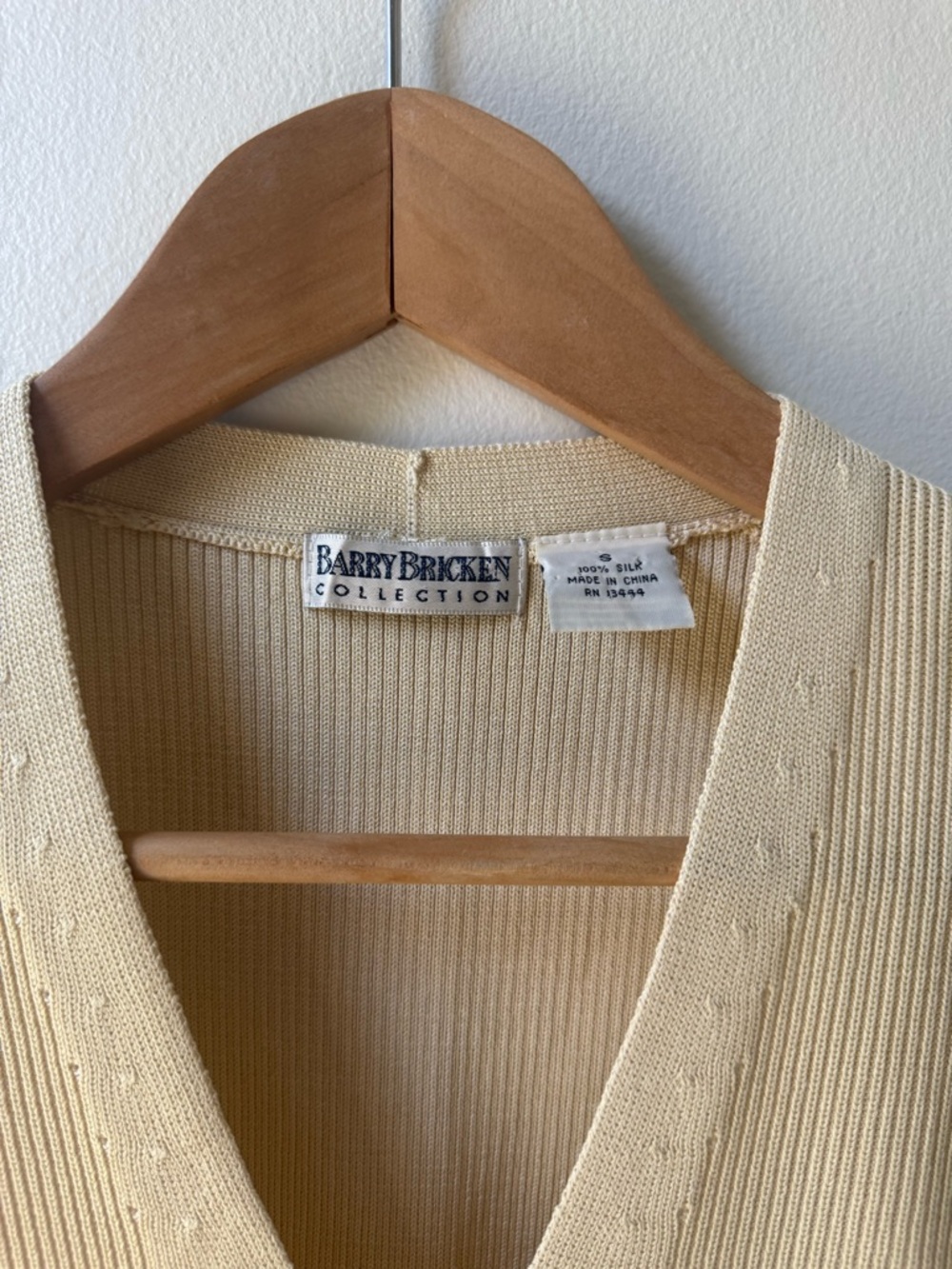 Barry Bricken Collection V-Neck Ribbed 100% Silk Tank - Picture 4 of 8